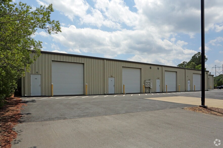 More Photos Of 1088-1100 Classic Rd, Apex Flex For Lease