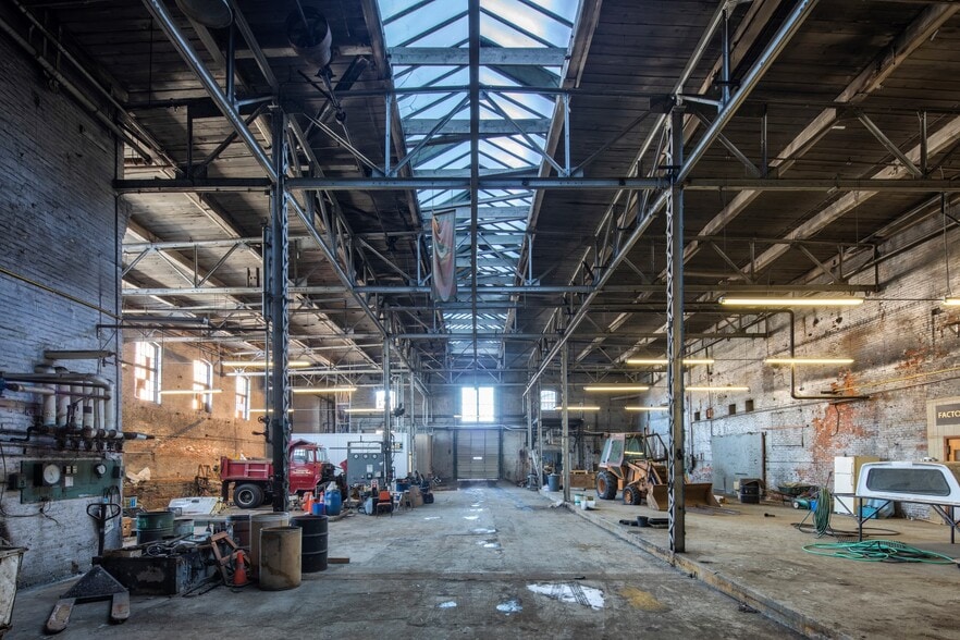 More Photos Of 165 Front St, Chicopee Apartments For Sale