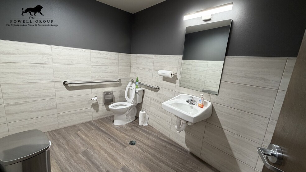 More Photos Of 2615 W 24th St, Plainview Medical For Sale