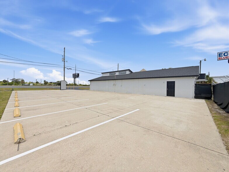 More Photos Of 13414 US Highway 19, Hudson Showroom For Lease