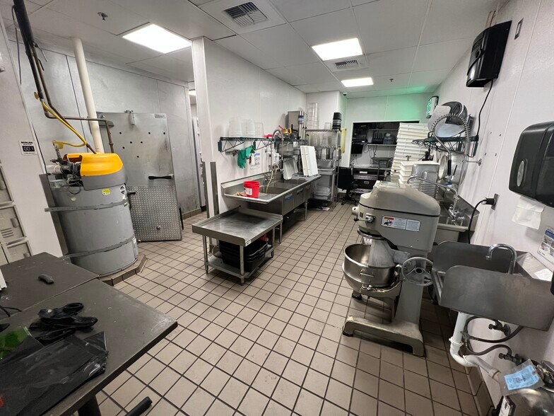 More Photos Of 5555 Laval Rd, Arvin Freestanding For Lease