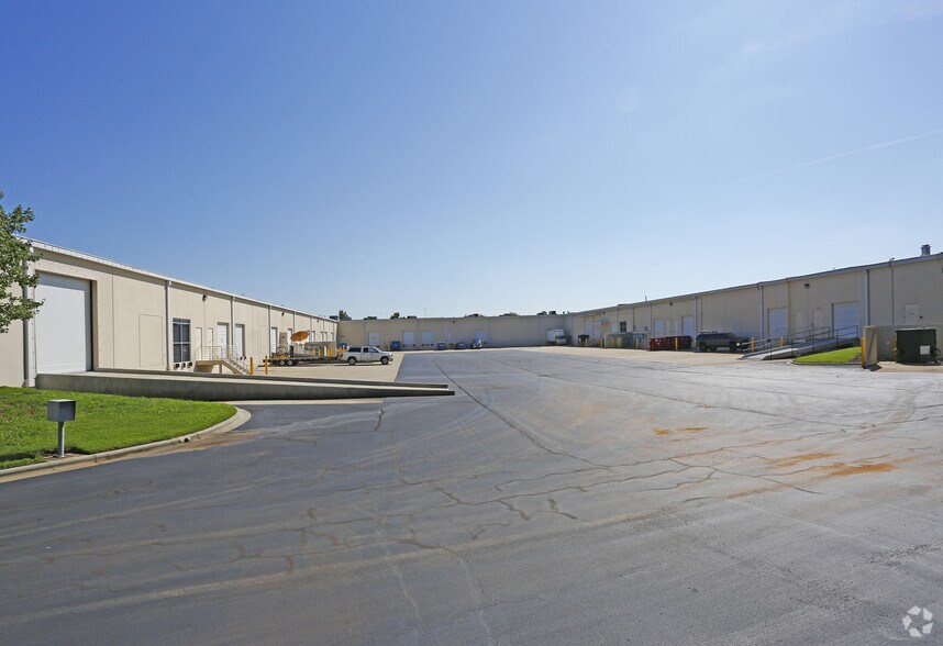 More Photos Of 2401 Whitehall Park Dr, Charlotte Research And Development For Lease