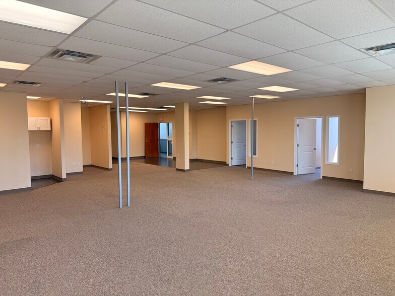 More Photos Of 11806 126 St NW, Edmonton Office For Lease