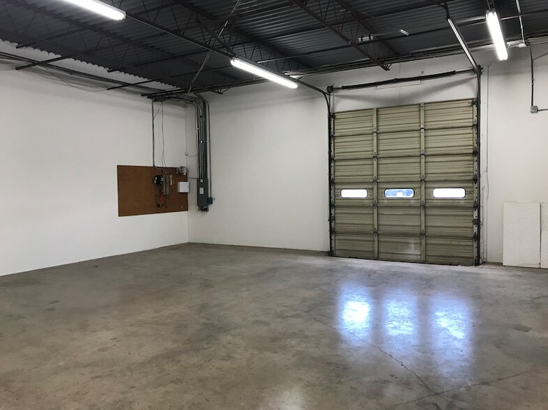 More Photos Of 1604-1620 Surveyor Blvd, Carrollton Unknown For Lease