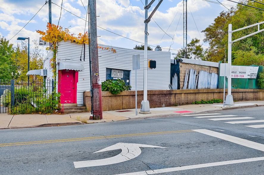 More Photos Of 256 Kennedy Blvd, Bayonne Industrial For Lease