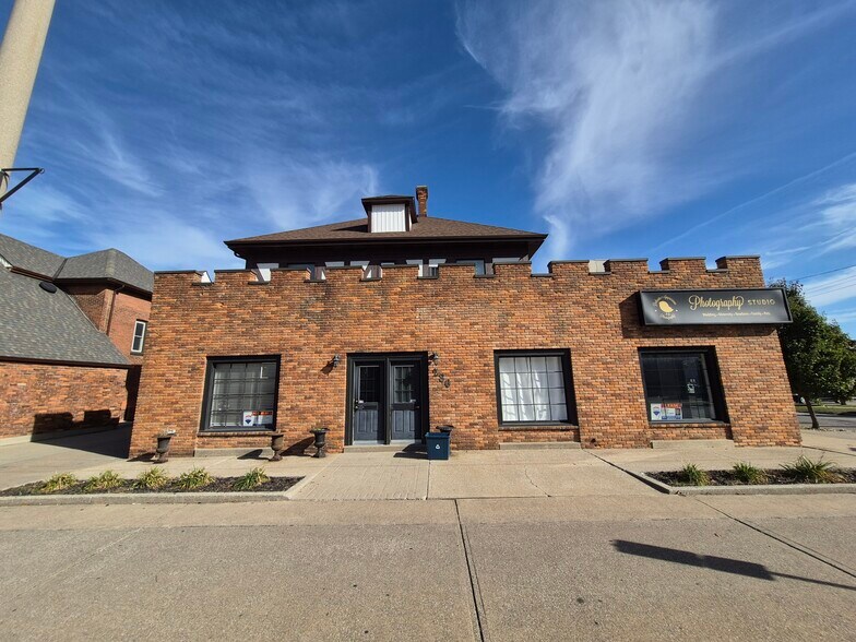 Primary Photo Of 286 Christina St N, Sarnia General Retail For Lease