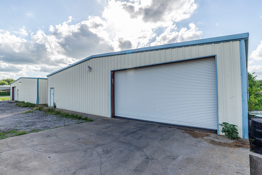 More Photos Of 311 S US Highway 69, Trenton Industrial For Sale