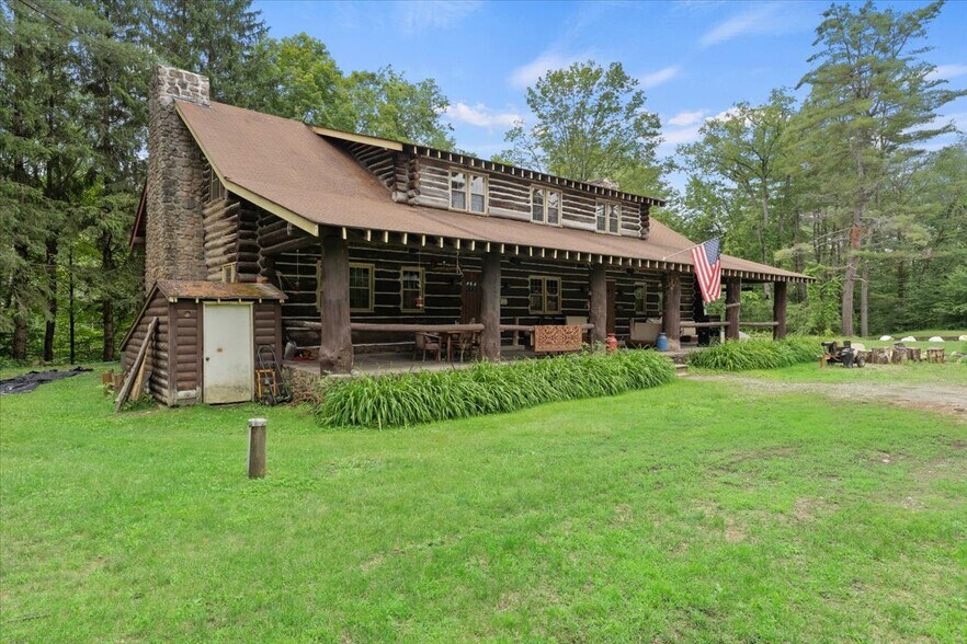 More Photos Of 746 Howe Rd, Lake Luzerne Hotel For Sale