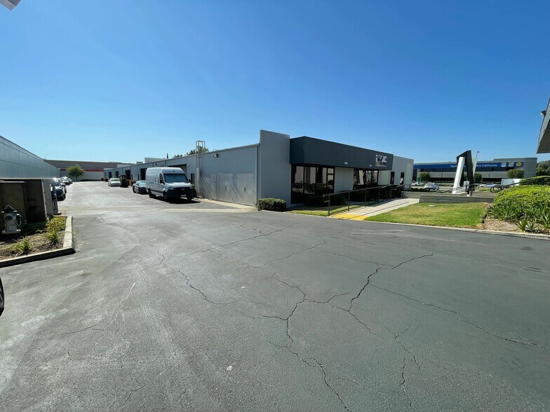 More Photos Of 2800-2824 E Imperial Hwy, Brea Unknown For Lease