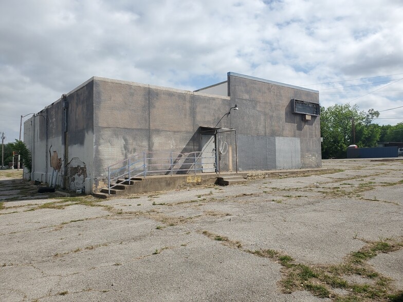 More Photos Of 804 Nashville Ave, Fort Worth Freestanding For Sale