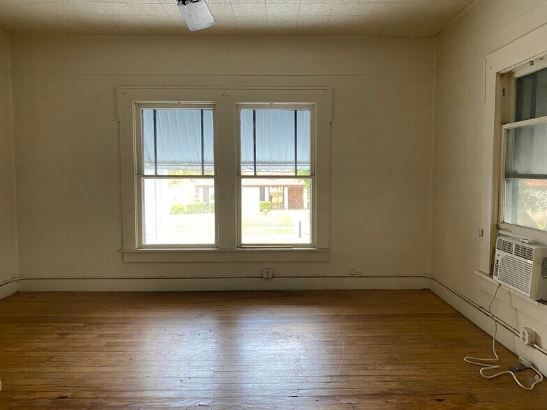 More Photos Of 158 E Colorado St, La Grange Apartments For Sale