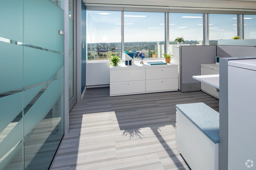 More Photos Of 1290 Central Pky W, Mississauga Office For Lease