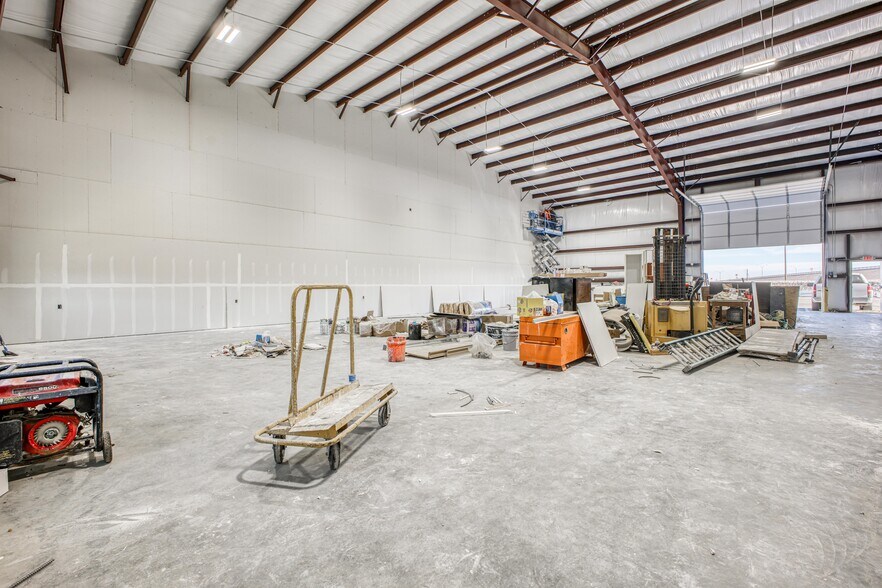 More Photos Of 10100 Railroad Dr., El Paso Warehouse For Lease