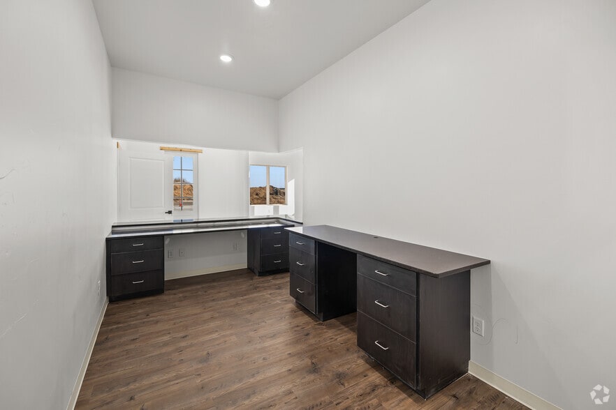 More Photos Of 3204 140th St, Lubbock Medical For Lease