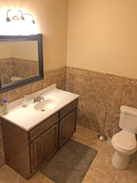 More Photos Of 1137 W McDowell Rd, Phoenix Medical For Lease