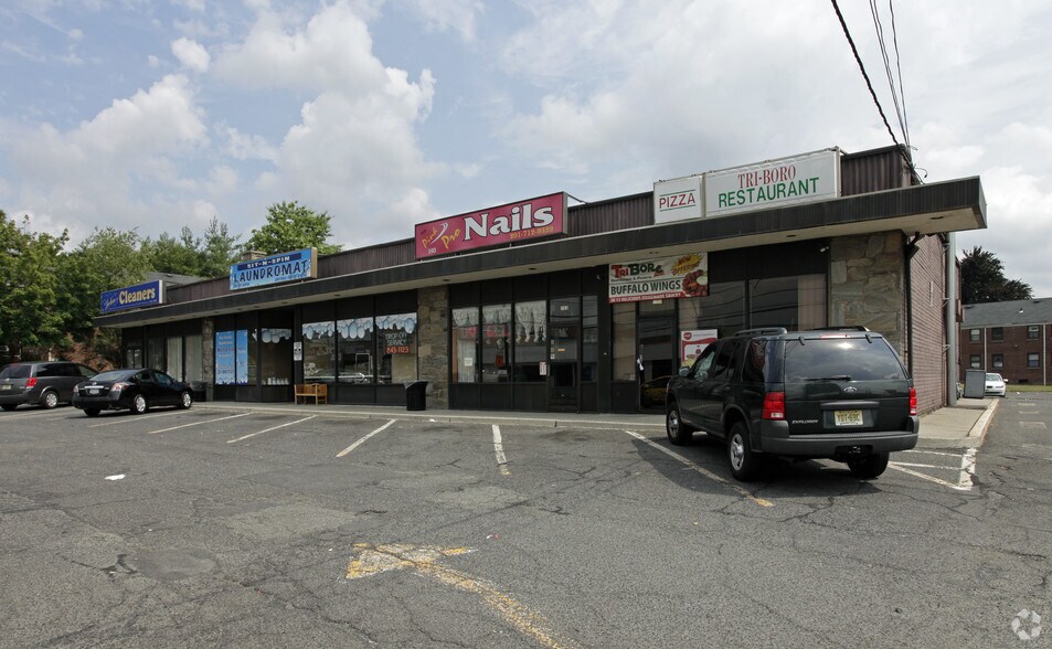 More Photos Of 95-105 Essex St, Maywood General Retail For Lease
