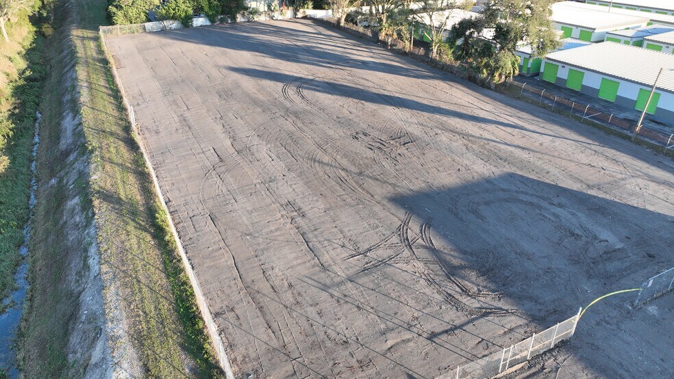 More Photos Of 1625 Starkey Rd, Largo Warehouse For Lease