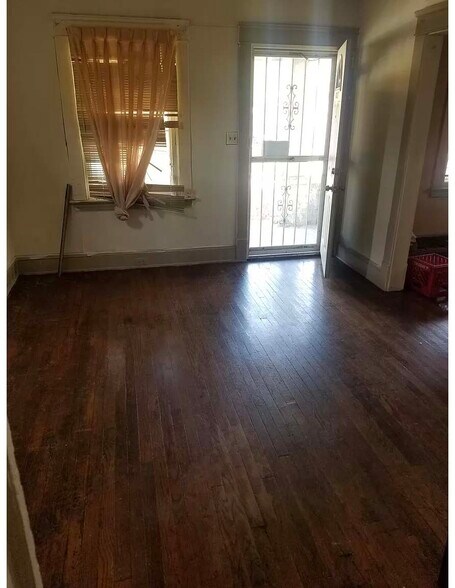 More Photos Of 10706 Crestwood Ave, Cleveland Apartments For Sale