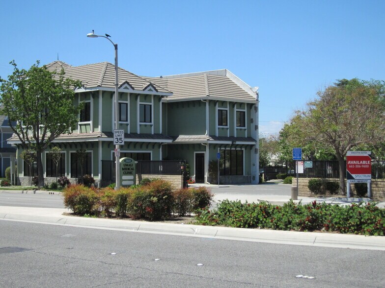 More Photos Of 22621 Lyons Ave, Newhall Medical For Lease