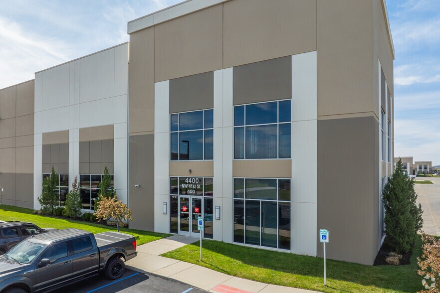 More Photos Of 4400 NW 41st St, Riverside Distribution For Lease