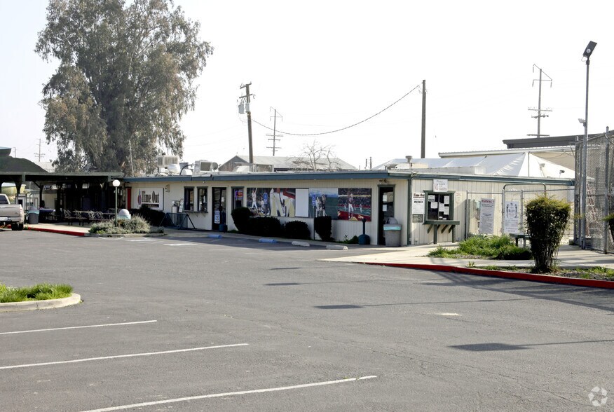 Primary Photo Of 110 N Mooney Blvd, Tulare Amusement Park For Lease