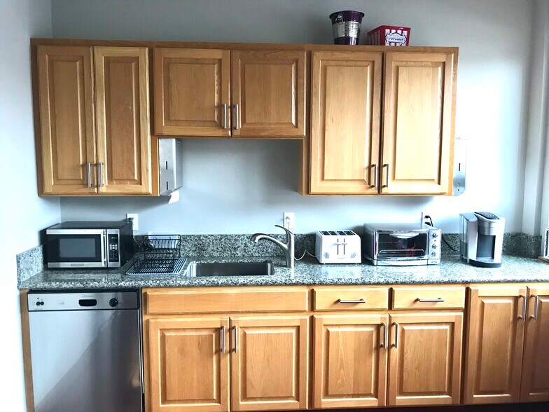More Photos Of 8840 SW Holly Ln, Wilsonville Office For Lease