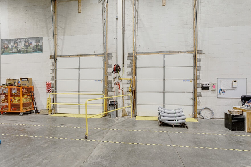 More Photos Of 359 Maple St, Gallatin Manufacturing For Sale