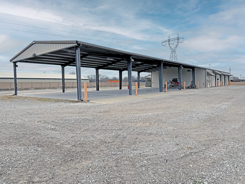 More Photos Of 311 Transpoint dr, Dupo Industrial For Lease