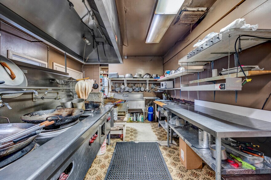 More Photos Of 627 S Columbia Ave, Connell General Retail For Sale