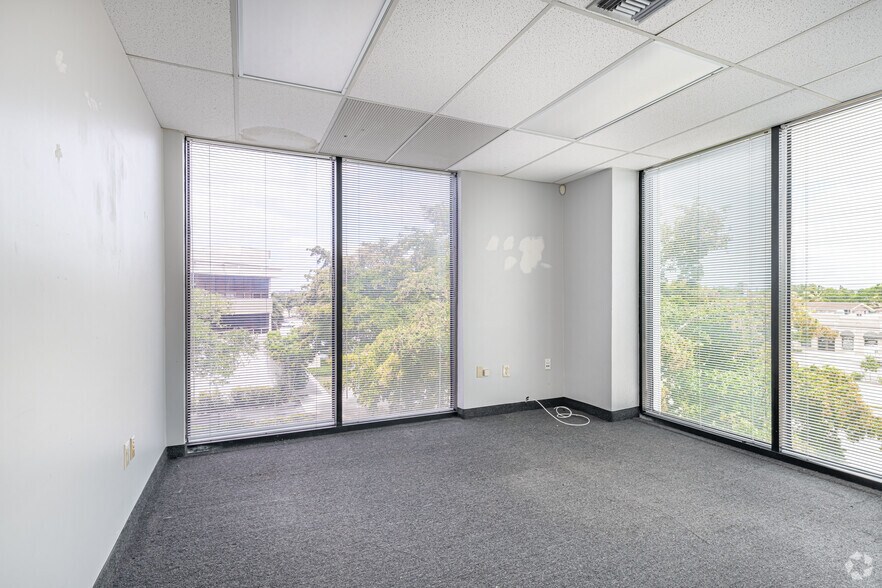 More Photos Of 9600 W Sample Rd, Coral Springs Office For Lease