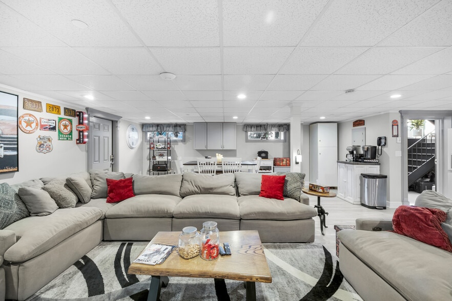 More Photos Of 300 Riverside Ave, Bristol Manufacturing For Sale