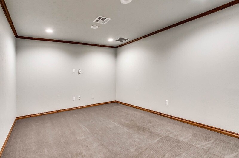 More Photos Of 6909 N Robinson Ave, Oklahoma City Office For Lease