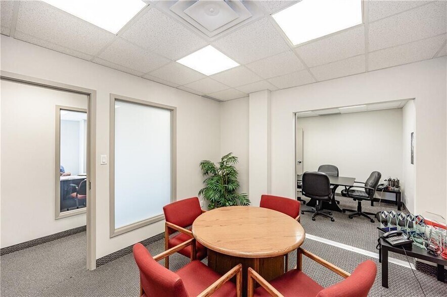 More Photos Of 2904 South Sheridan Way, Oakville Medical For Lease