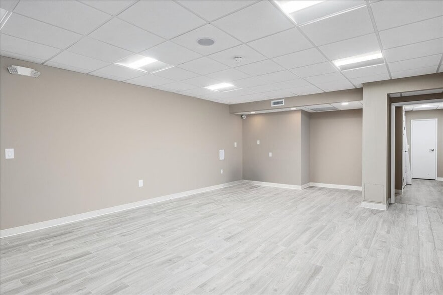 More Photos Of 2039 Palmer Ave, Larchmont Medical For Lease