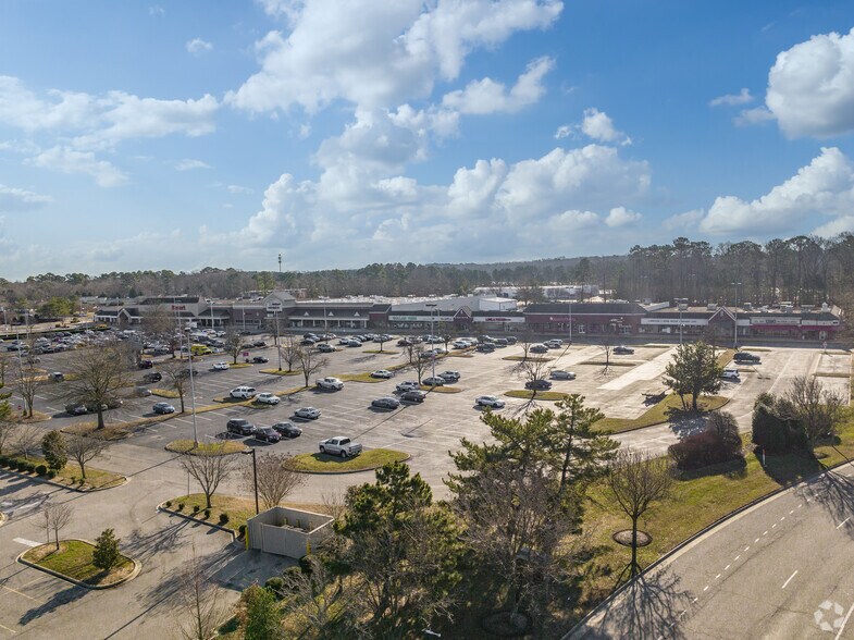 More Photos Of 5007 Victory Blvd, Yorktown General Retail For Lease