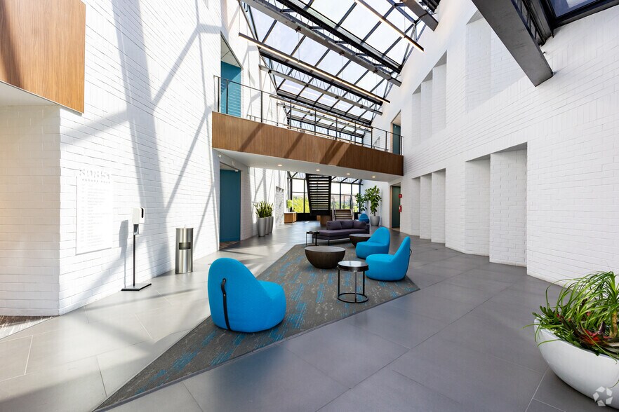 More Photos Of 30851 Agoura Rd, Agoura Hills Loft Creative Space For Lease