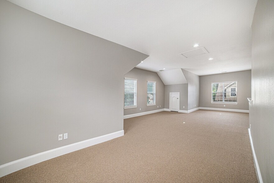 More Photos Of 25511 Budde Rd, The Woodlands Loft Creative Space For Sale