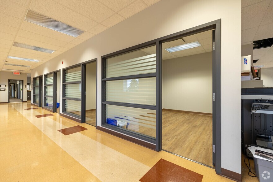 More Photos Of 10400 Renaude-Lapointe, Montréal Distribution For Sale