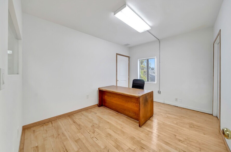 More Photos Of 830 S Main St, Santa Ana Freestanding For Sale