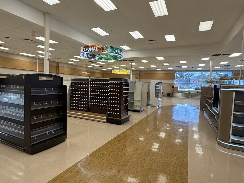 More Photos Of 3710 Shawnee Rd, Lima Drugstore For Lease