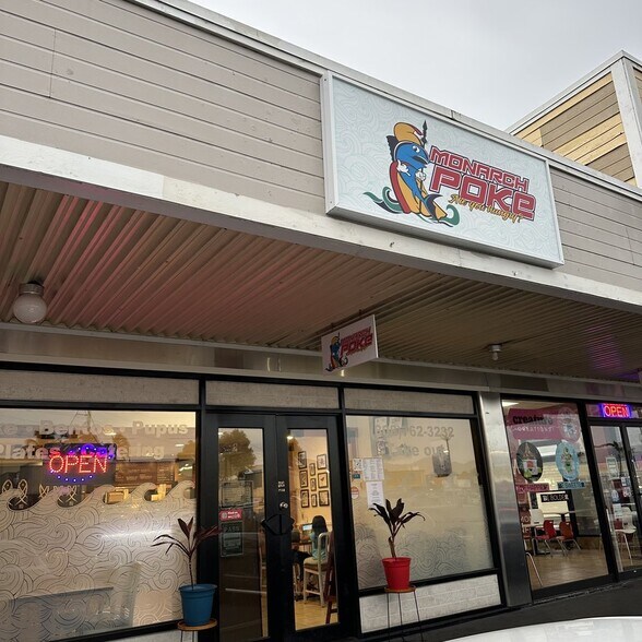 More Photos Of 98-199 Kamehameha Hwy, Aiea Restaurant For Lease