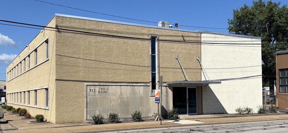 More Photos Of 312-314 Martin Luther King Jr Blvd, Evansville Office For Sale