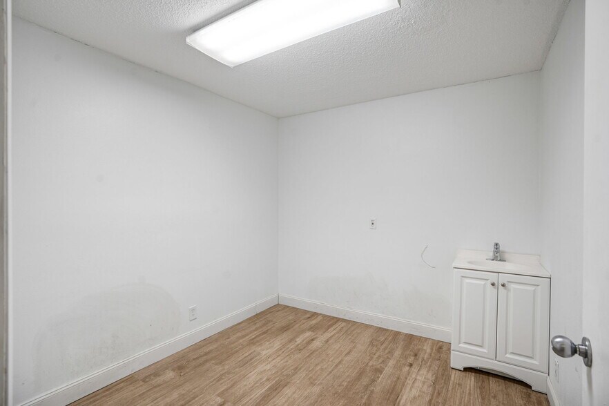More Photos Of 540 Nokomis Ave S, Venice Medical For Lease