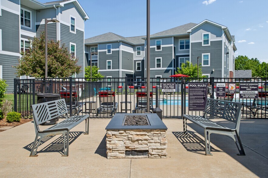 More Photos Of 1 Campus Edge Dr, Edwardsville Apartments For Sale