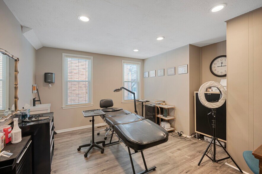 More Photos Of 3826 W Broadway Ave, Minneapolis Medical For Sale