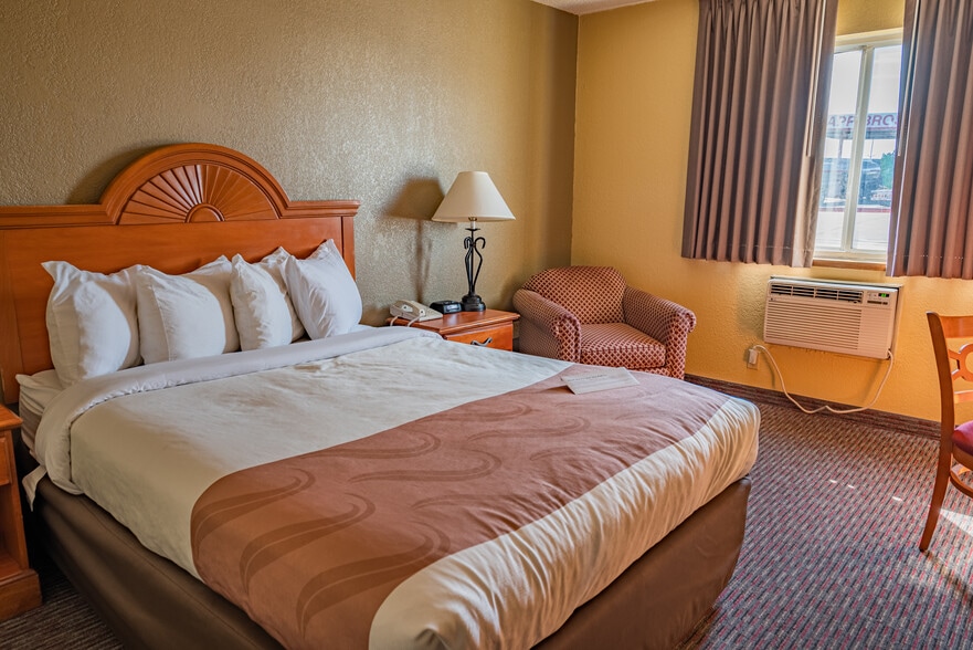 More Photos Of 730 E Jennifer Ln, Sidney Hotel For Sale