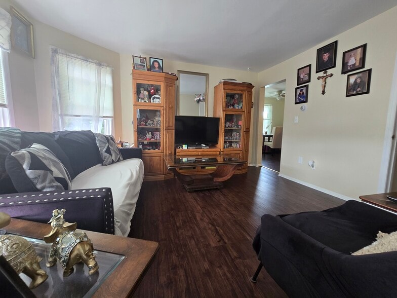 More Photos Of 288 W Clinton St, Dover Apartments For Sale