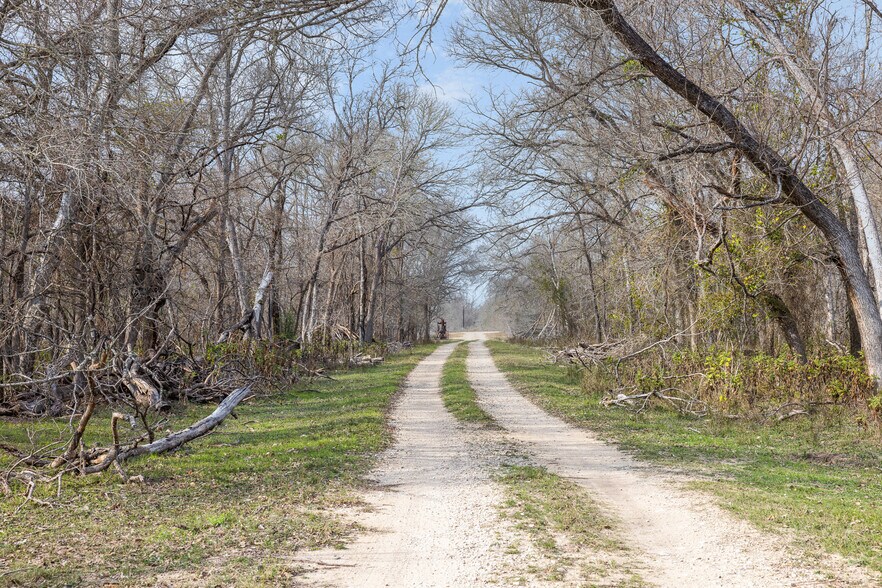 More Photos Of 1144 Treetop ln, Luling Land For Sale