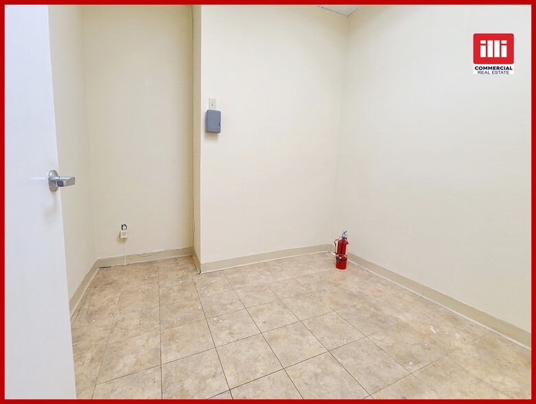 More Photos Of 18596 Ventura Blvd, Tarzana Storefront For Lease