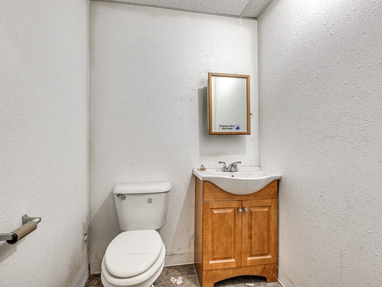 More Photos Of 1141 SE Grand Blvd, Oklahoma City Unknown For Lease